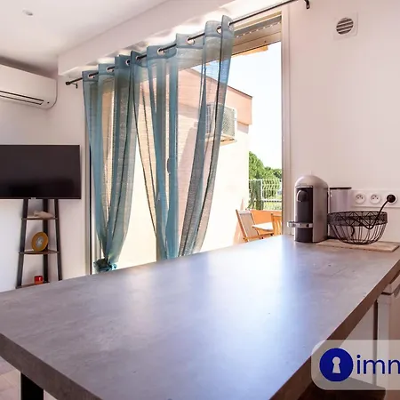 Air-conditioned Studio Near The Sea Apartment