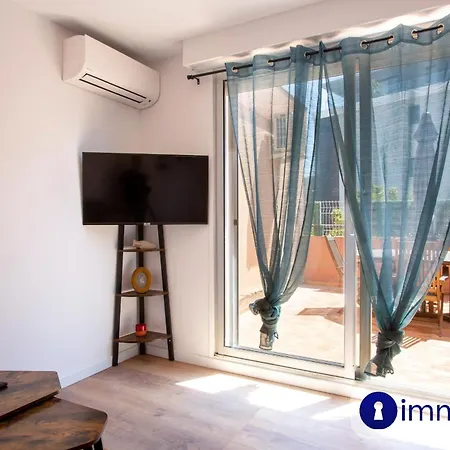 Air-conditioned Studio Near The Sea *